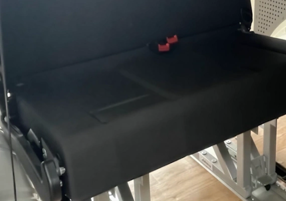 Detailaufnahme Schnierle SL3 Schlafsitzbank VW T5 Frontansicht