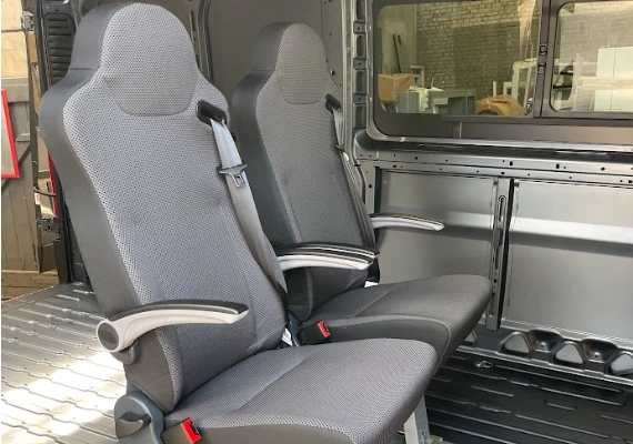 Detailaufnahme Schnierle Sicom2 Einzelsitz Fiat Ducato Frontansicht