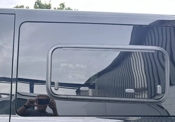 Ausstellfenster für Ford Custom - Komplettes Set mit Rahmen und Sicherheitsglas