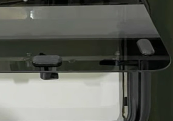 Integriertes Moskitonetz für Ausstellfenster Mercedes Vito ab 2015 Detail