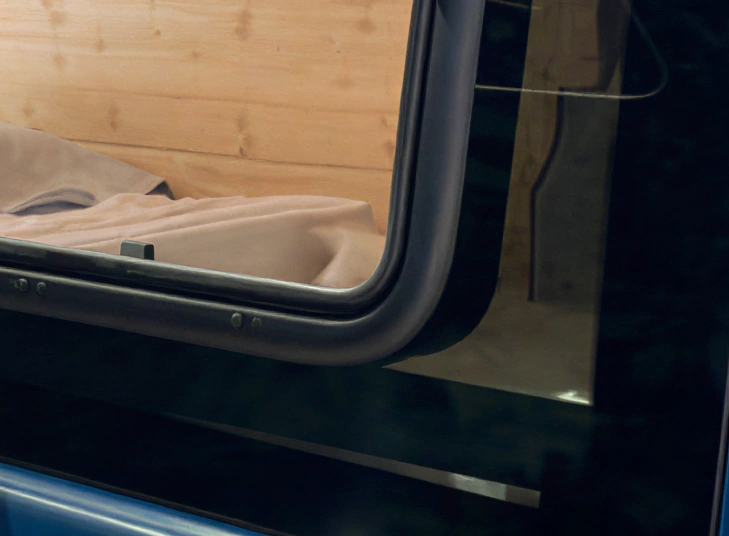 Ausstellfenster VW ID Buzz Rahmenkonstruktion - Pulverbeschichtetes Aluminium für maximale Langlebigkeit
