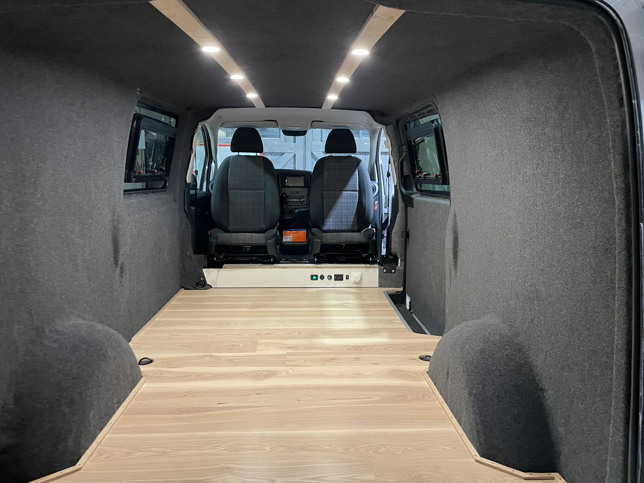 Design Interior Modul VW T6 Camper Ausbau - LED-Ambientebeleuchtung und Premium-Materialien