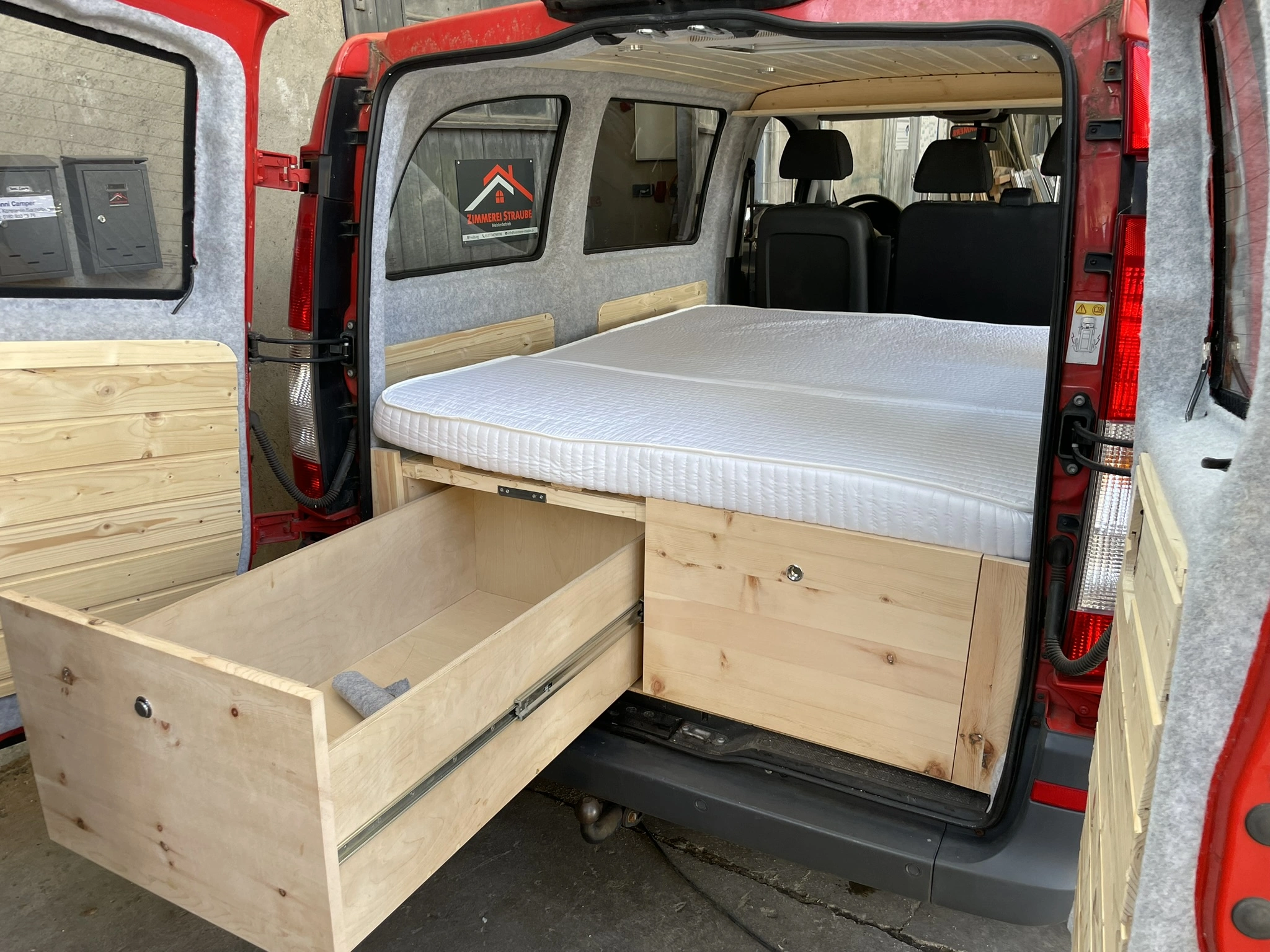 Stauraum Modul VW T6 Camper Ausbau - Schrankmodul mit Schwingtüren und Einbauschränken