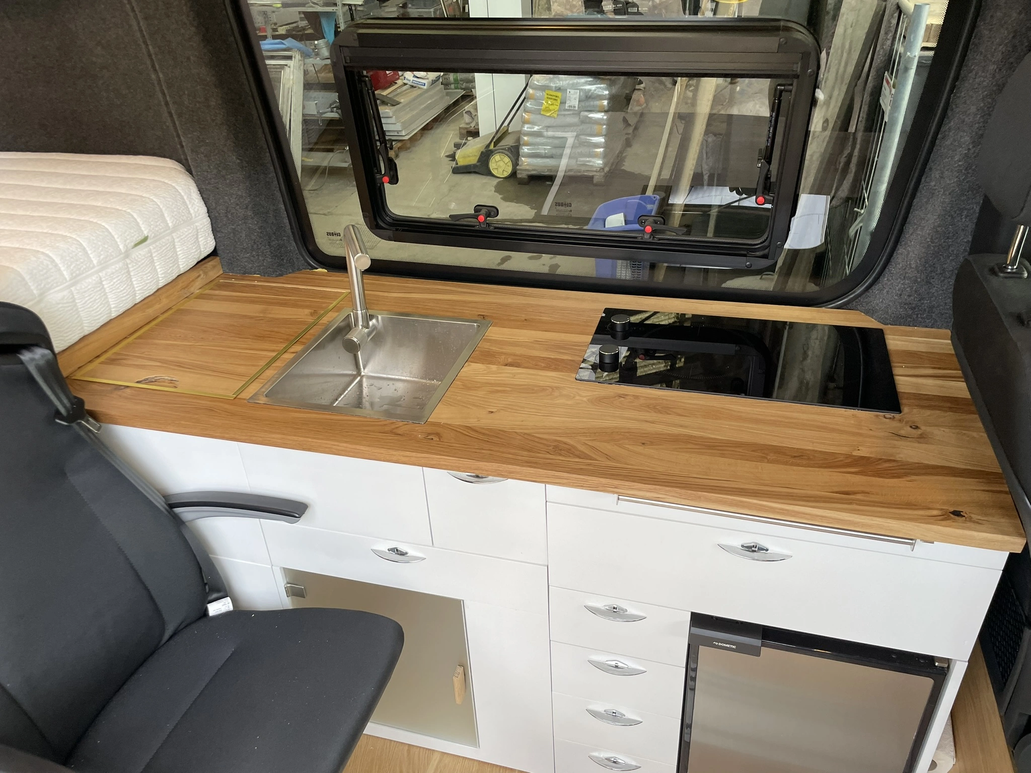 Küchenmodul Mercedes Sprinter Camper Ausbau - Modulare Küchenlösung mit Spüle und Kochfeld